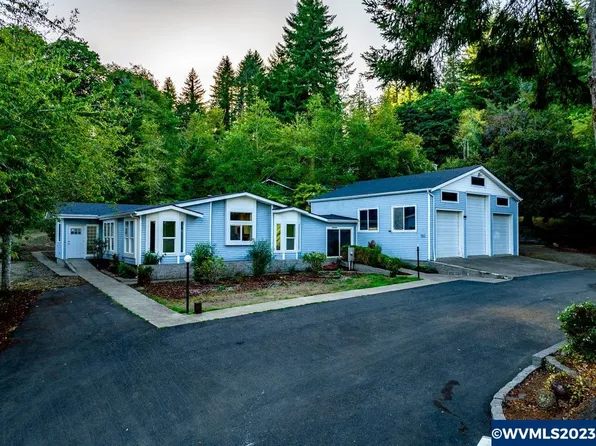 560 Lormax St, Toledo, OR 97391