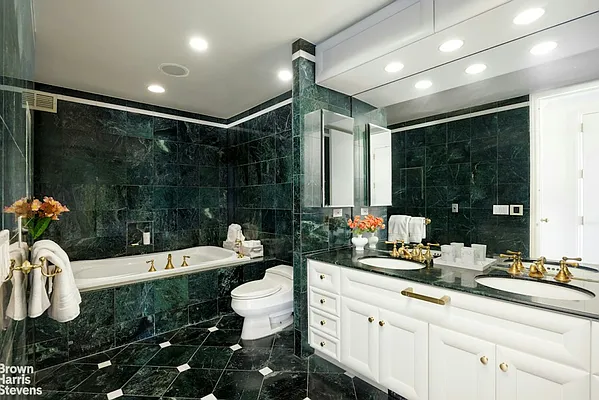 Bathroom, photo 2
