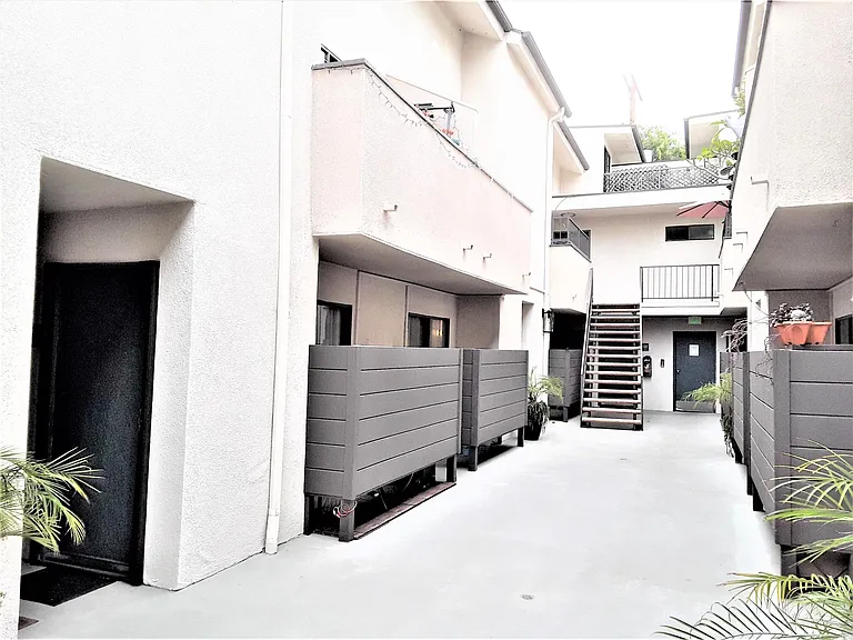 11230 Camarillo St #201 — Photo 20