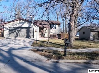1032 15th Pl NE, Mason City, IA 50401