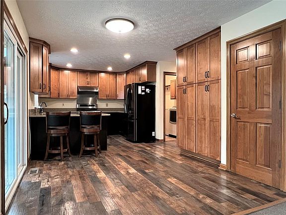 3rd image of 1575 Deerfield Dr