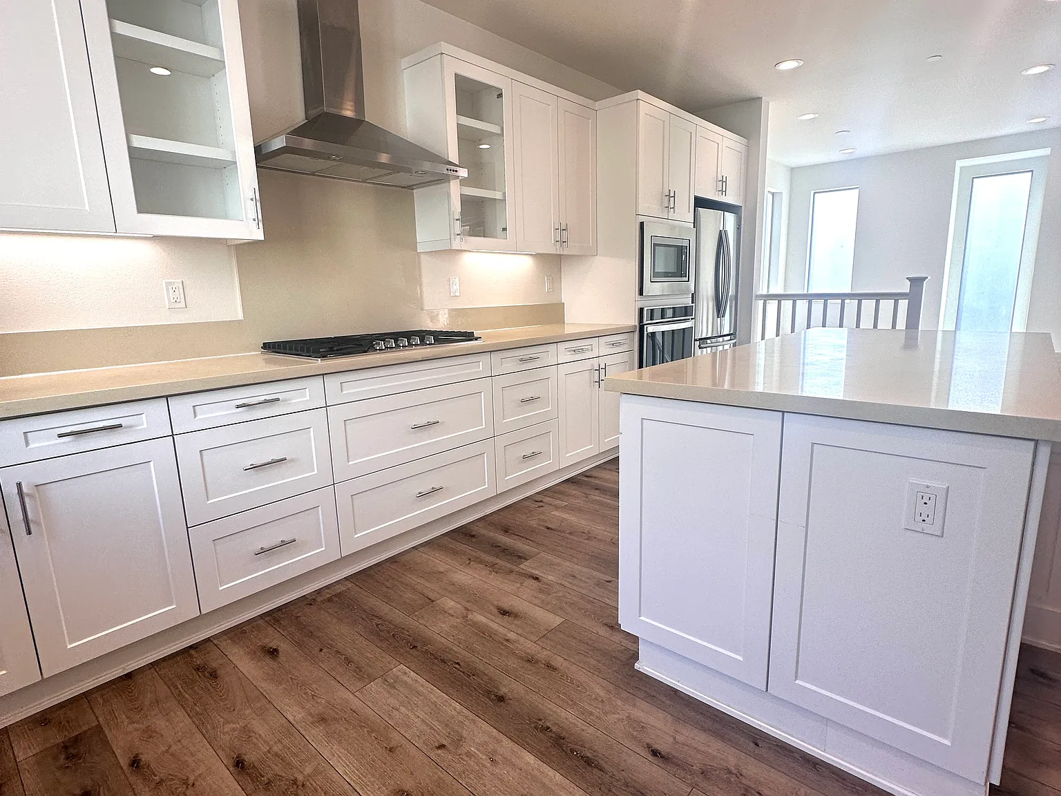 3 bed, 3.5 bath, 2034 sqft, $4,750 — Photo 2