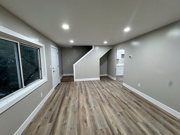 4th image of 33109 Alberta St