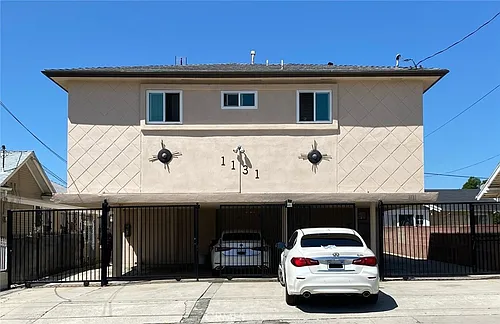 1131 N Kenmore Ave Photo 1