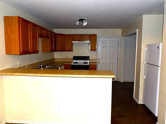 4th image of 2416 SW G Ave APT 103
