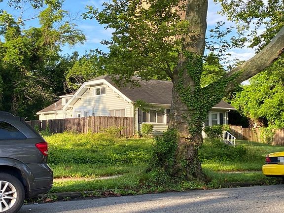 3rd image of 4017 Ridgewood Ave