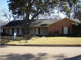 5515 Meadow Oaks Park Dr, Jackson, MS 39211