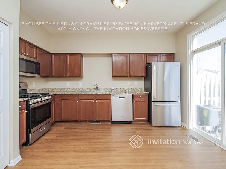 353 Richmond Dr — Photo 8