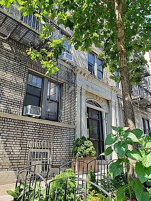 2nd image of 914 42nd St APT A2