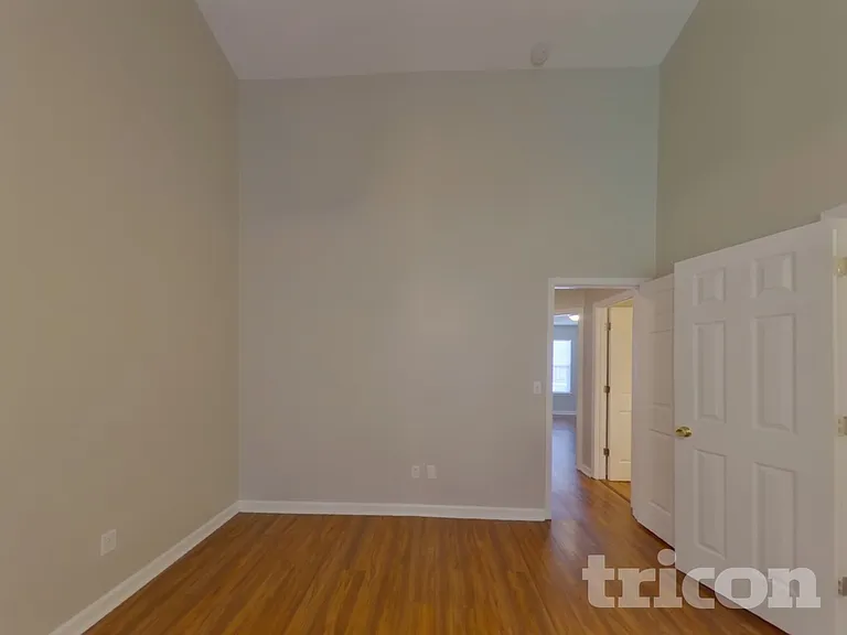 127 Wenlock Cir — Photo 6