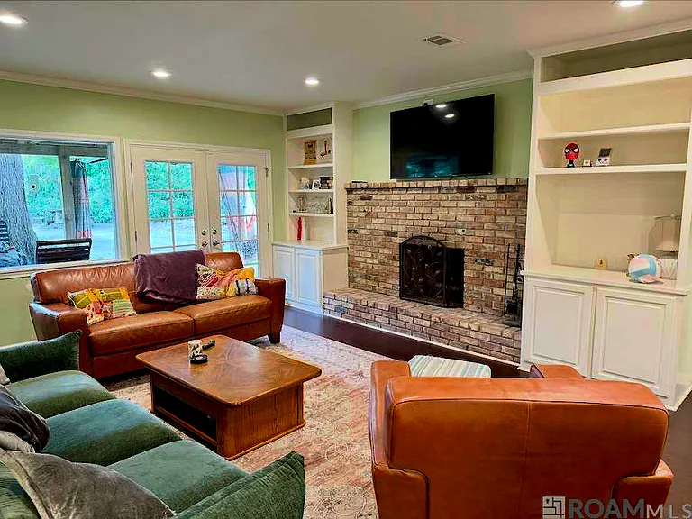 1822 Avondale Dr — Photo 2