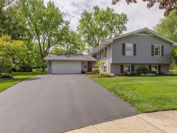 520 15th Ct, Saint Charles, IL 60174