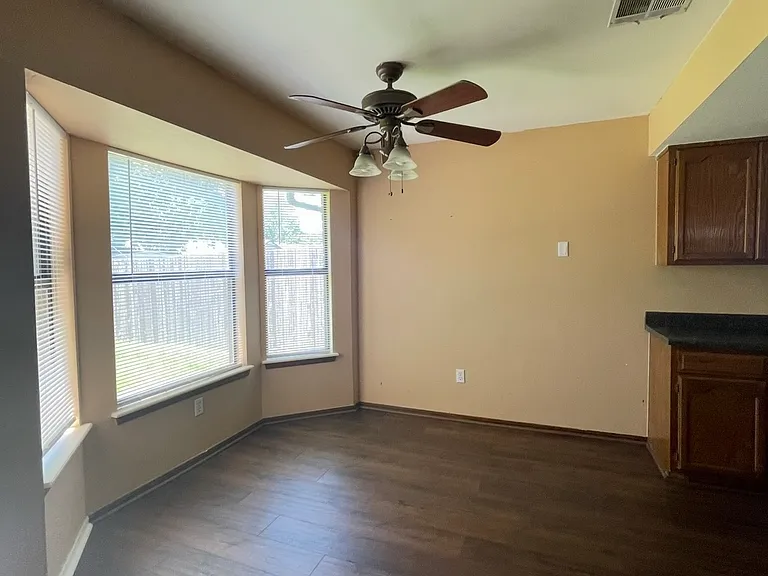 1712 N Aster Ave — Photo 4