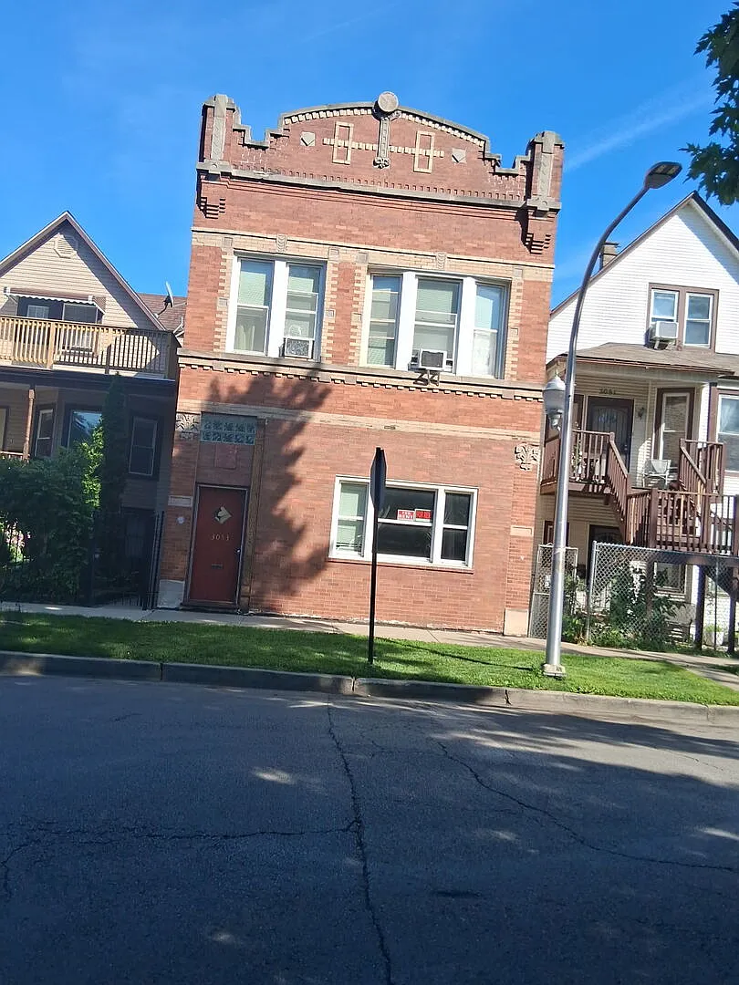 2 bed, 900 sqft, $2,000 — Photo 1