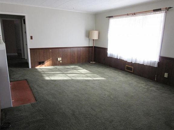 3rd image of 110 W Park Dr