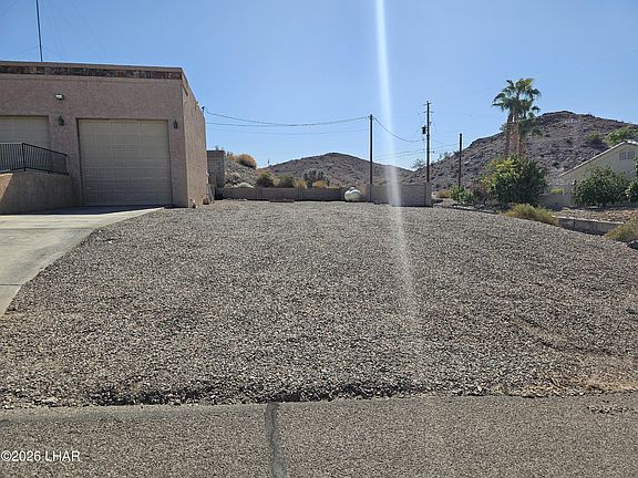 2nd image of 3298 Chanute Dr