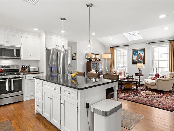 4th image of 52 Andover St