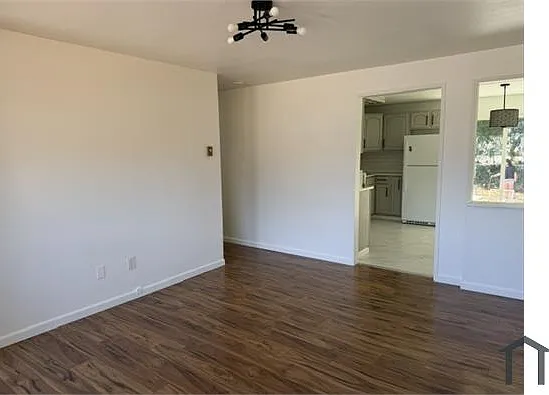 3 bed, 900 sqft, $2,250 — Photo 3