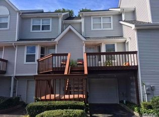 3 Leeward Ln, Port Jefferson, NY 11777