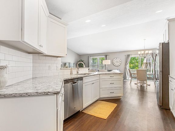 4th image of 11528 S Lake Dr #113