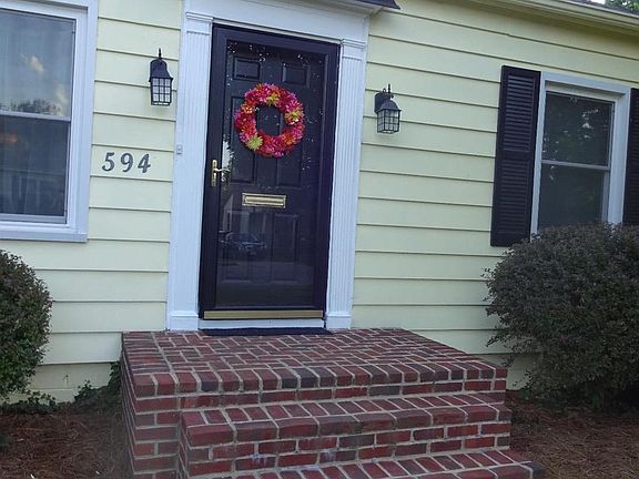 3rd image of 594 Stratford Dr