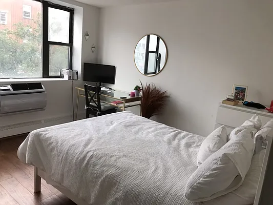 Rented by SERHANT. | media 14