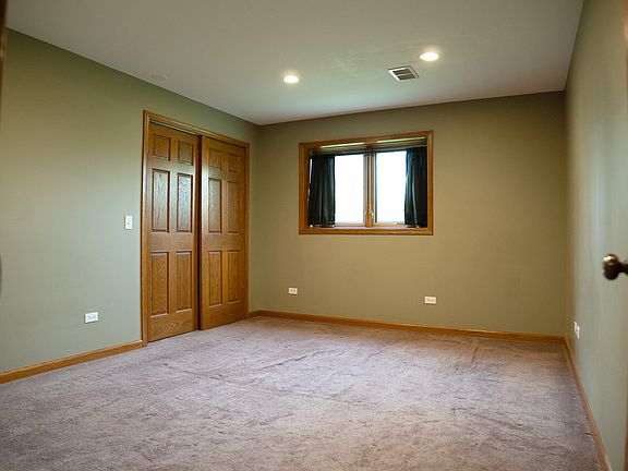 2nd image of 811 Merry Ln