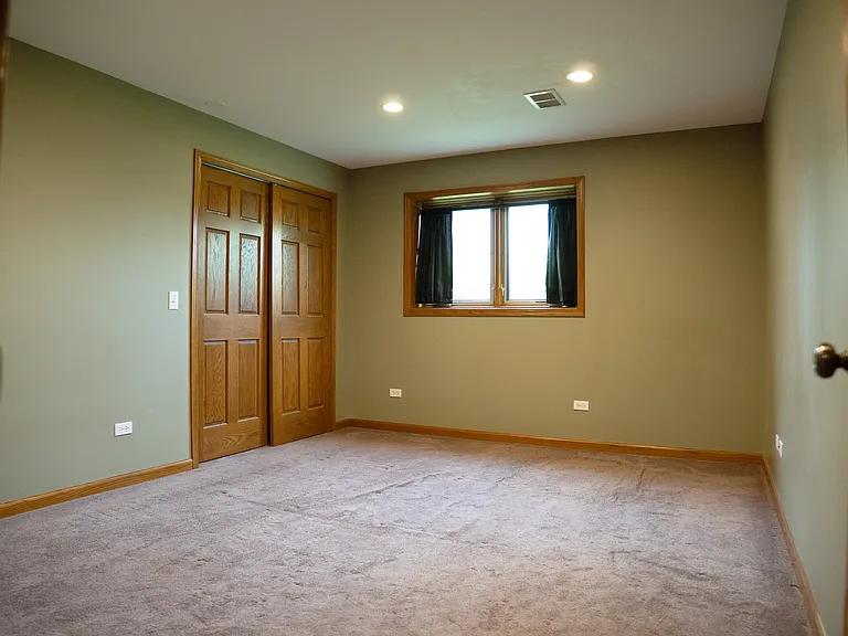 811 Merry Ln — Photo 2