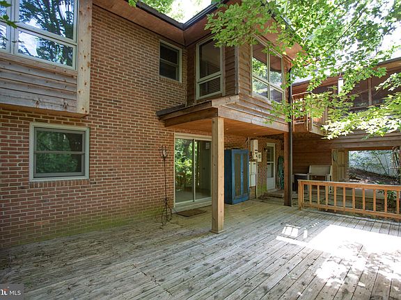 4th image of 204 Anderson Dr