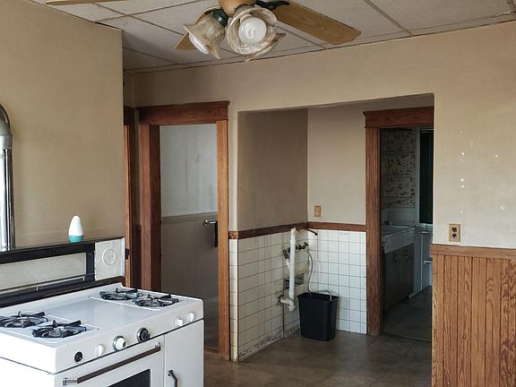 Kitchen view to pantry