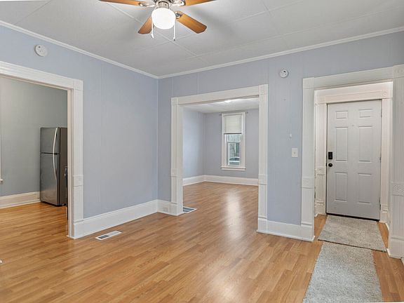 3rd image of 301 Spencer St NE