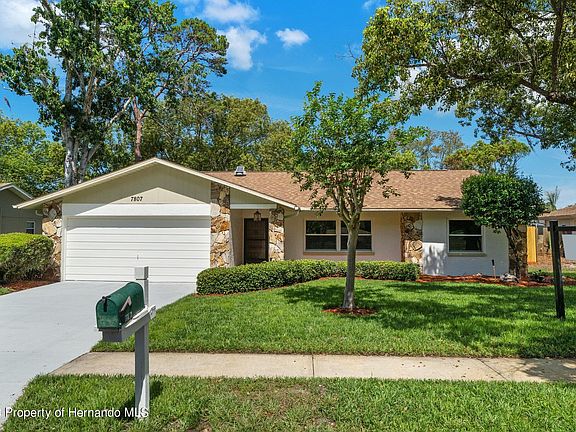 3rd image of 7807 Duck Pond Ct