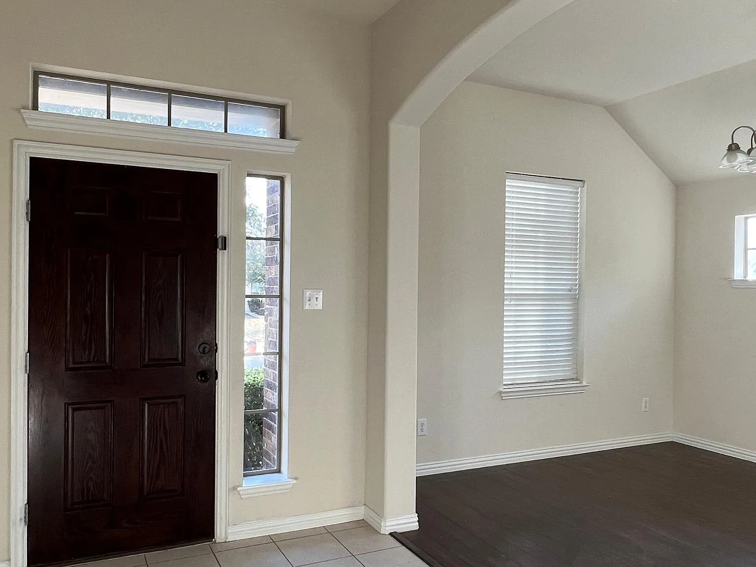 4 bed, 2016 sqft, $2,395 — Photo 2