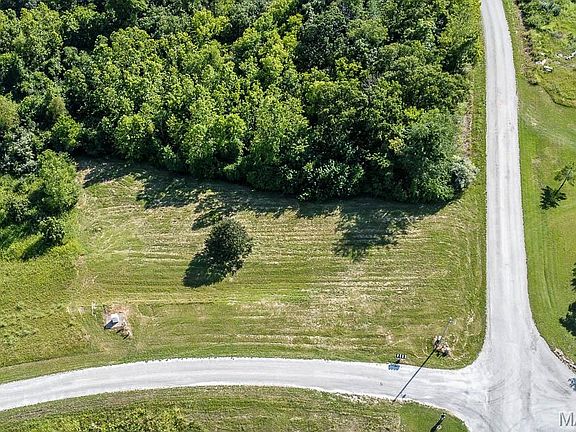2nd image of 658 Quarry Rd