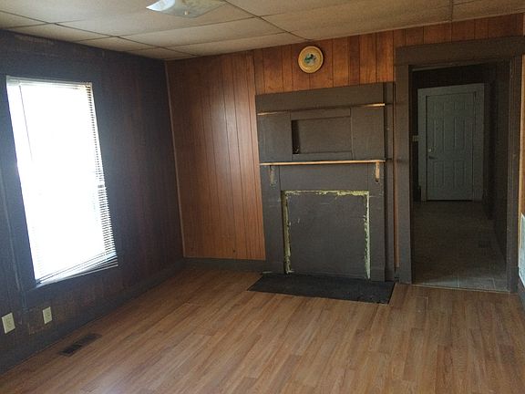 3rd image of 1202 W Baxter Ave