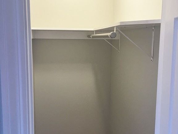 4th image of 1023 W Argyle St APT 314