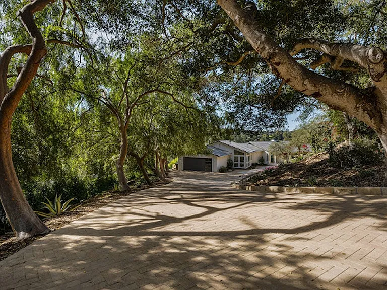 1057 Monte Dr — Photo 12