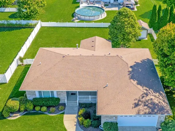 10717 Maloian Dr, Saint John, IN 46373