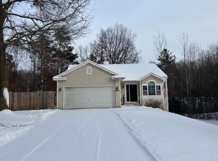 6146 Olivia Ln, Howard City, MI 49329