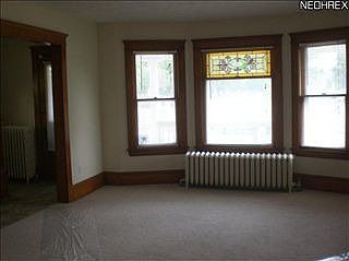 5th image of 353 Eastwood St