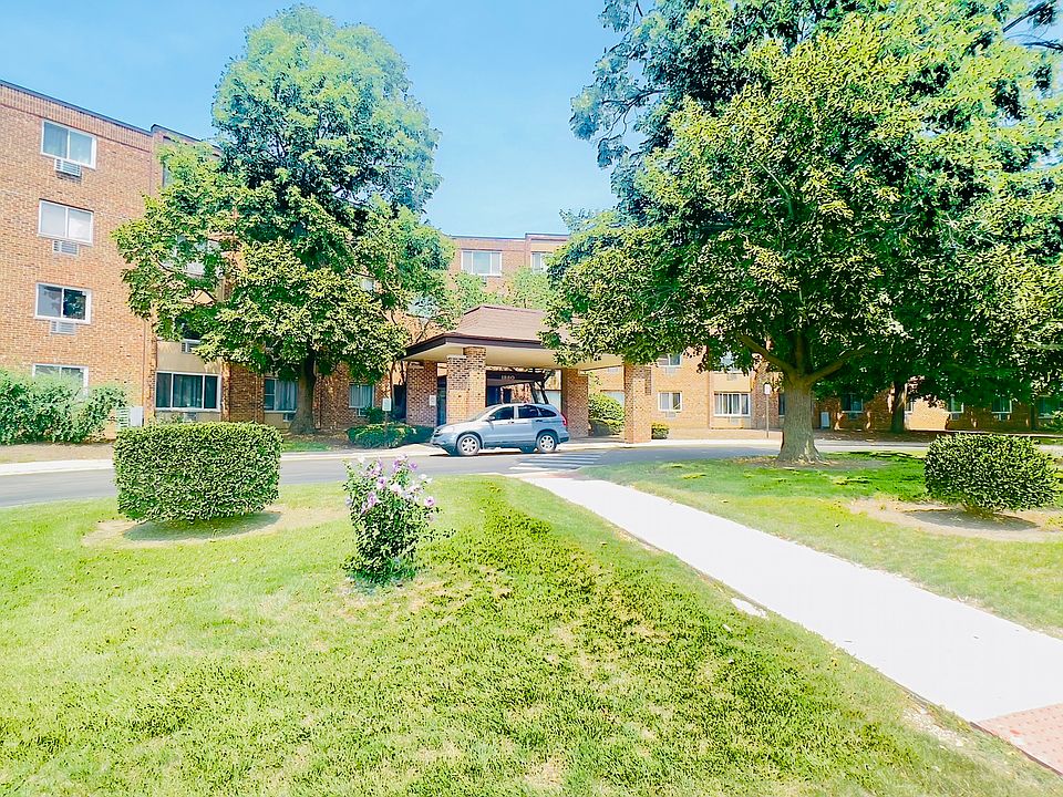2nd image of 1880 Bonnie Ln APT 422