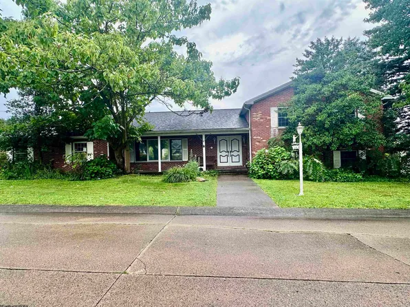 1397 Fairfield St, Star City, WV 26505