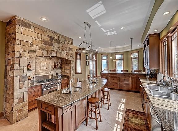 4th image of 116 Emerald Point Ln