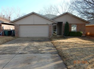 132 W 10th Pl, Edmond, OK 73003