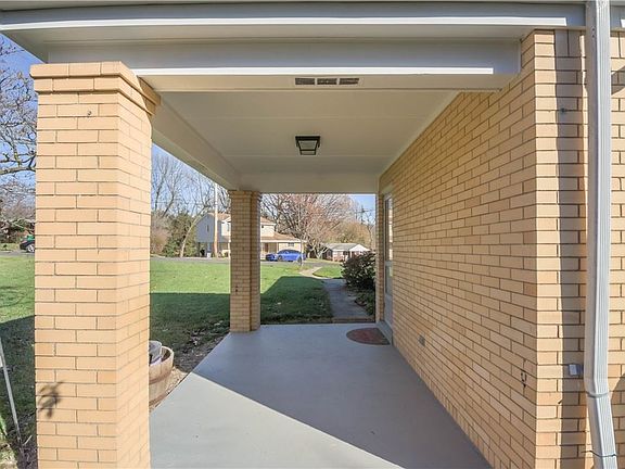 3rd image of 418 Neola Cir