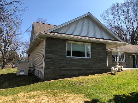 Bluestone and brick exterior