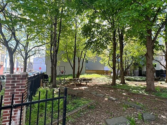 4th image of 1809 Ingersoll St