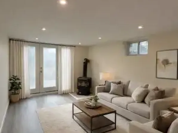 621 Stewart St #2, Peterborough, ON K9H 4C2