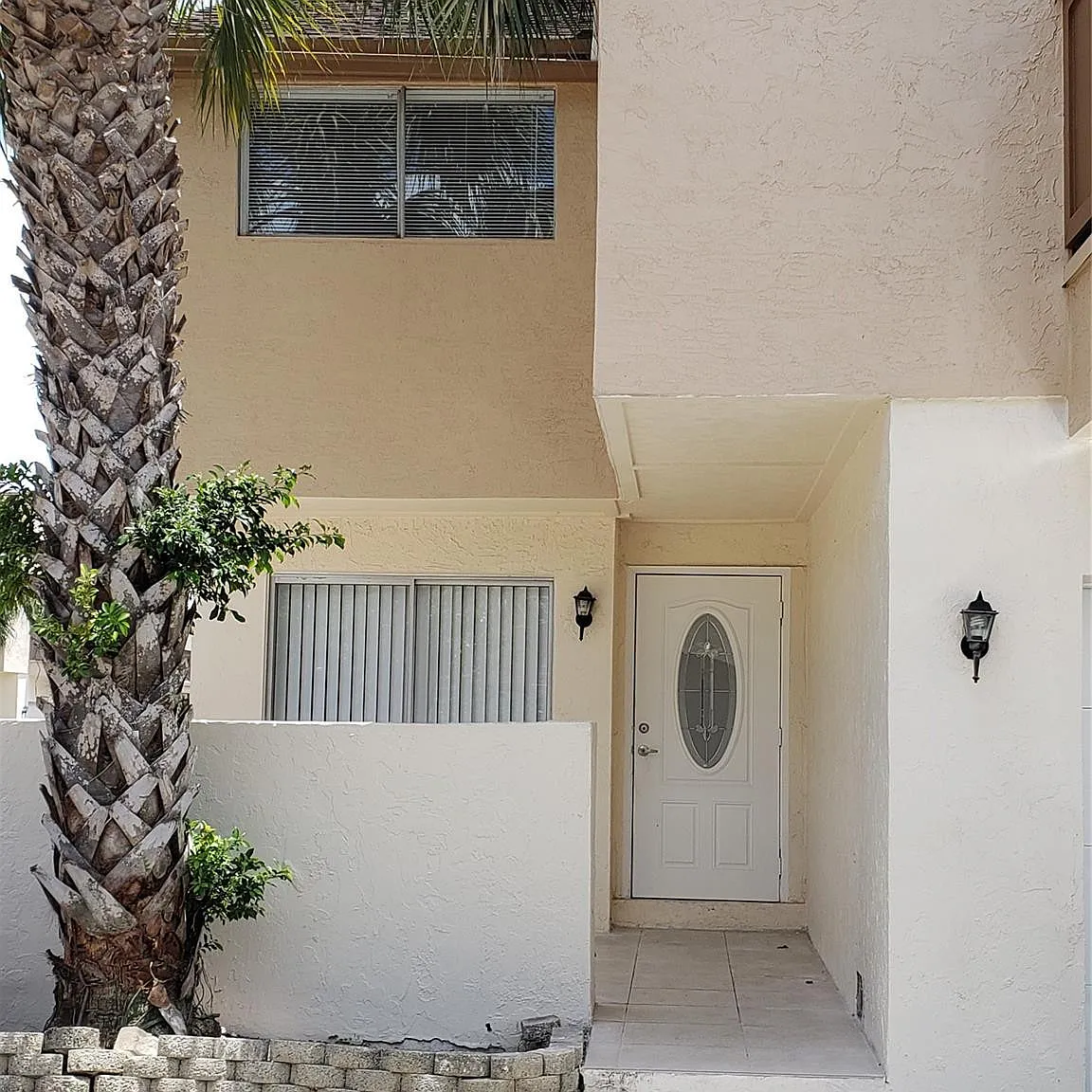 4 bed, 2.5 bath, 2080 sqft, $3,000 — Photo 2