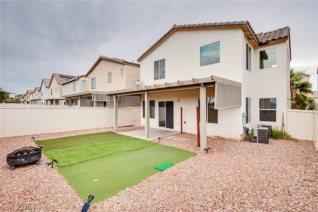 3 bed, 2.5 bath, 1763 sqft, $2,100 — Photo 2